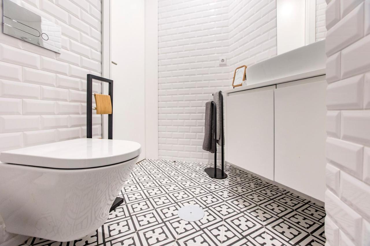 Downtown Wonder Flat W/ Ac By Lovelystay Porto Bagian luar foto